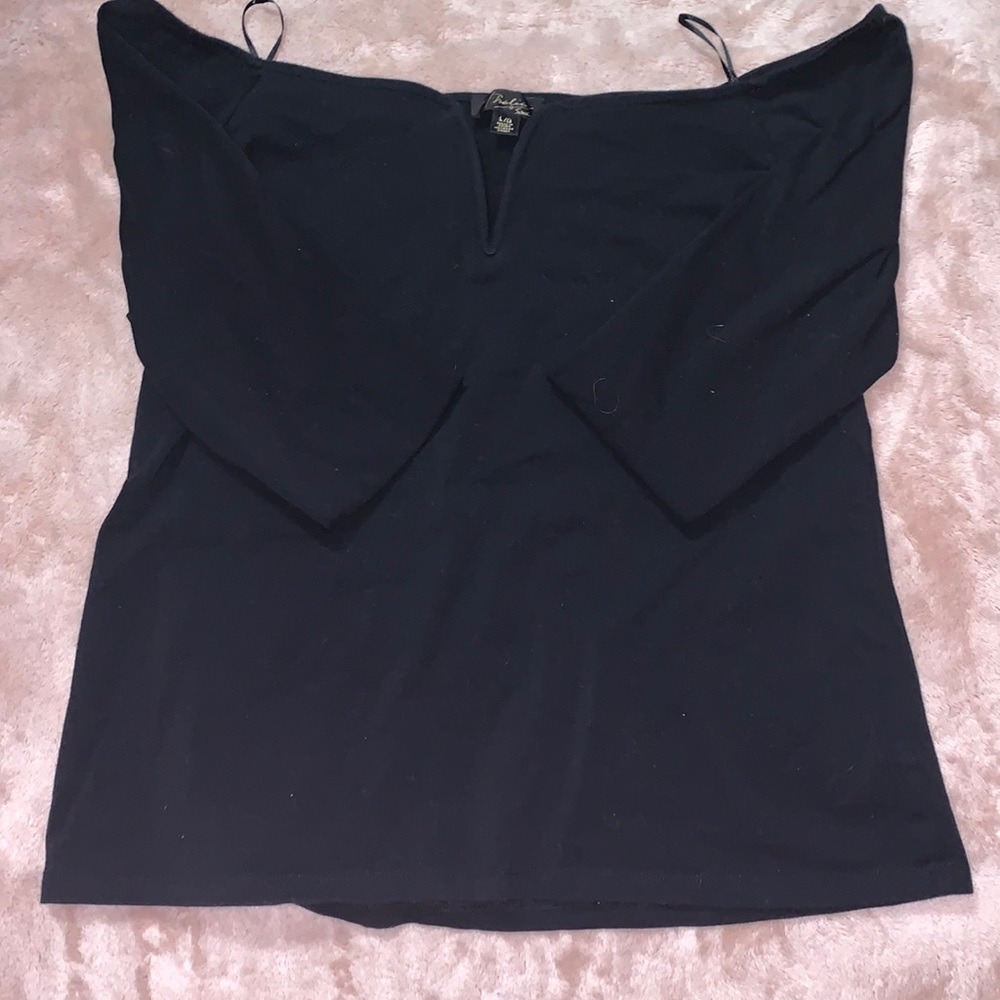 Over the shoulder Black blouse